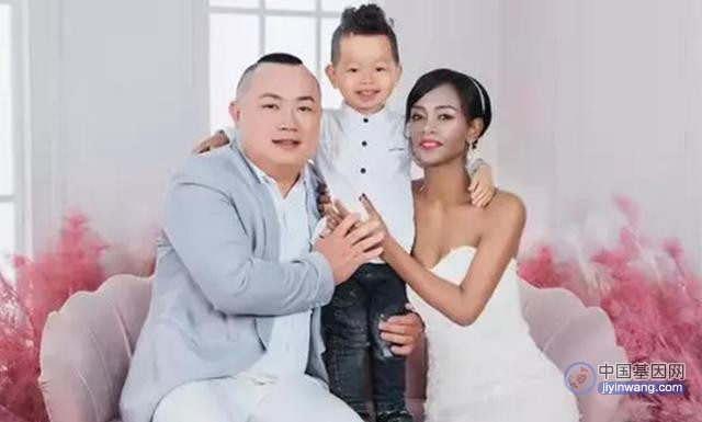 非洲姑娘嫁给中国小伙，却生下白皮肤的儿子，中国人基因更强大？